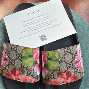 GUCCI GG SUPREME MONOGRAM BLOOMS CANVAS POOL SLIDES SANDALS 39